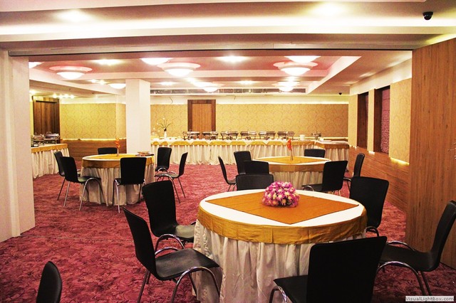 Niharika Hotel Kolkata Restaurant