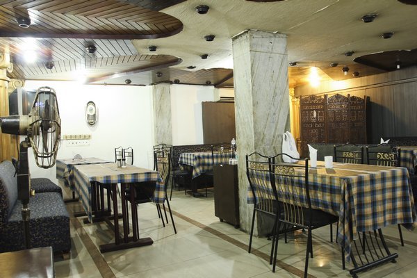 Heera Hotel Kolkata Restaurant